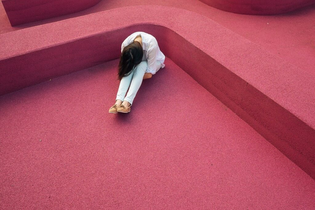 落ち込む人の写真